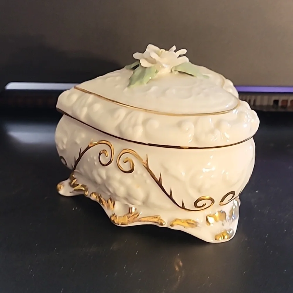 Vintage Musical Trinket Box